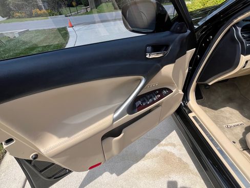 Used 2007 Lexus IS 350 w/ Luxury Plus Pkg RWD image 13