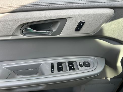 Used 2015 Chevrolet Traverse LT FWD image 13
