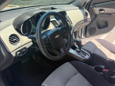 Used 2014 Chevrolet Cruze LS FWD image 19