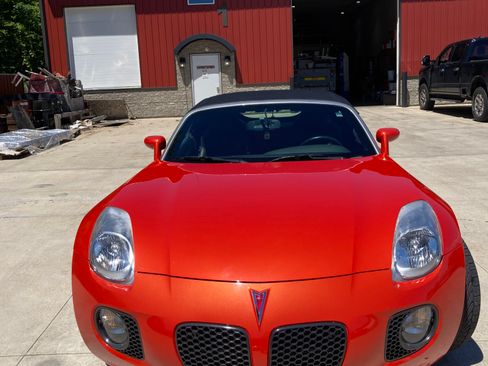 Used 2008 Pontiac Solstice GXP w/ Premium Package RWD image 2