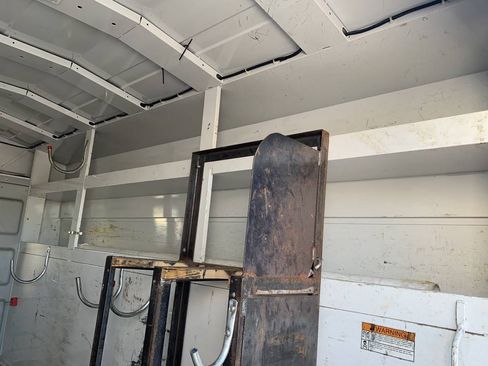 Used 2017 Ford E-350 and Econoline 350 Super Duty w/ Power Windows & Locks Group image 18