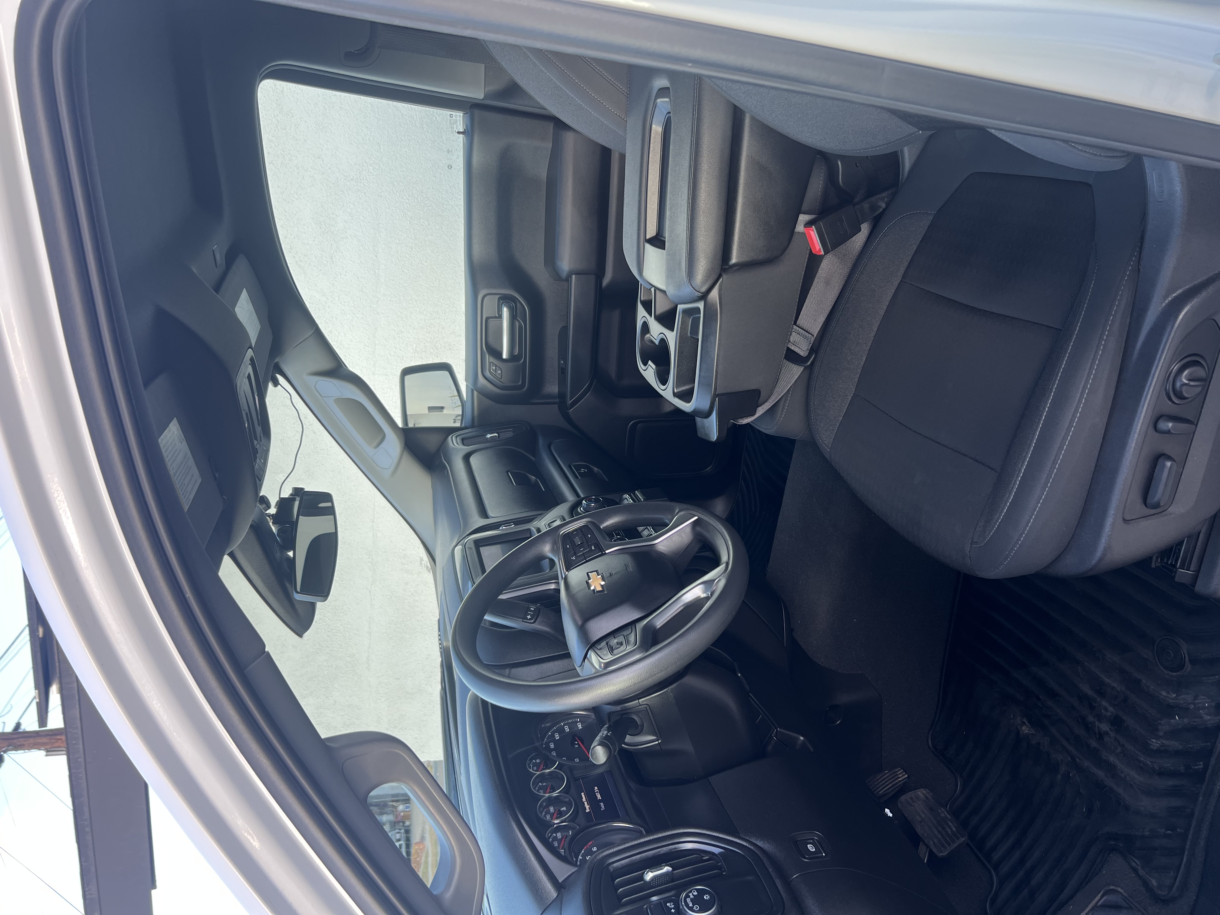 Used 2022 Chevrolet Silverado 1500 Custom w/ Safety Confidence Package RWD image 5