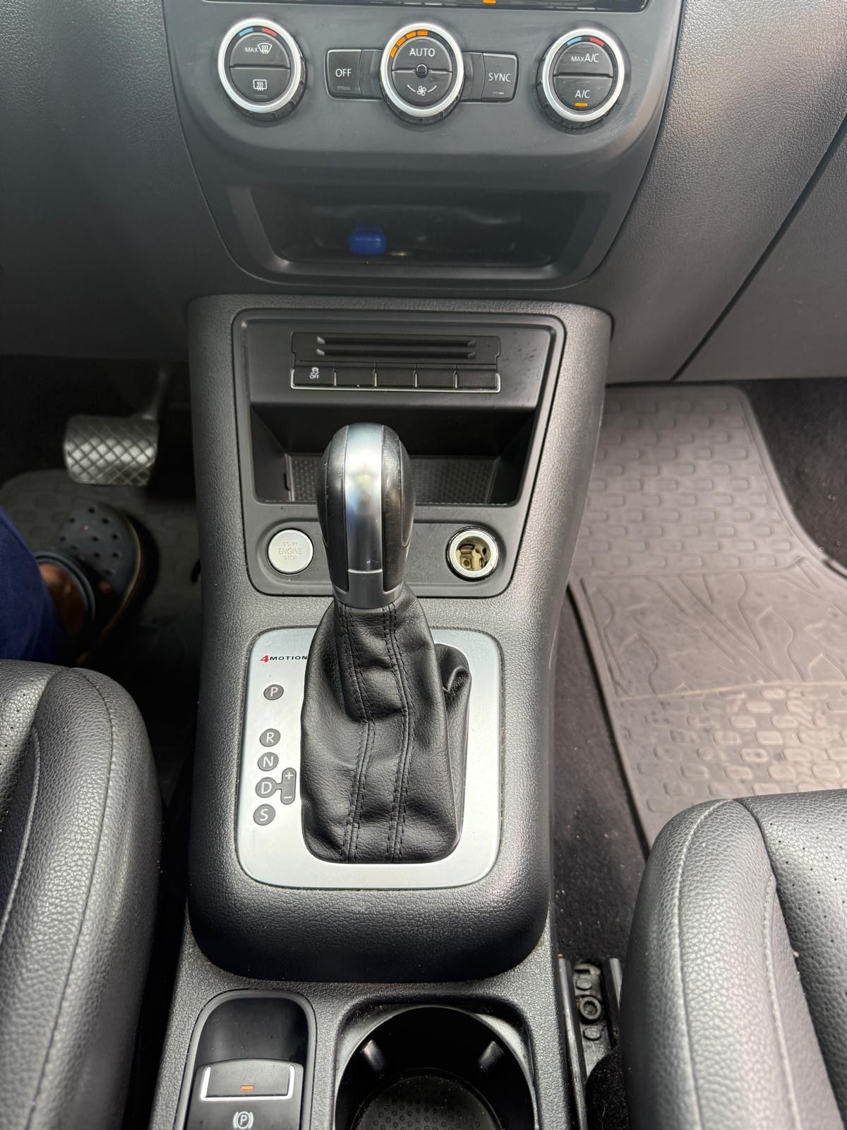 Used 2015 Volkswagen Tiguan SEL AWD/4WD image 14