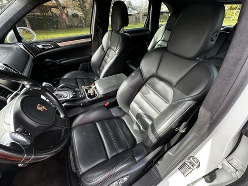 Used 2013 Porsche Cayenne Turbo w/ Sportdesign Pkg w/Side Skirts image 11