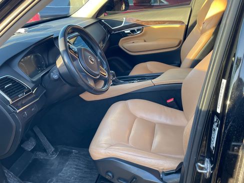 Used 2016 Volvo XC90 T6 Momentum w/ Momentum Plus Package image 5