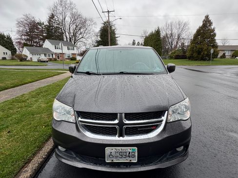 Used 2017 Dodge Grand Caravan SXT image 5