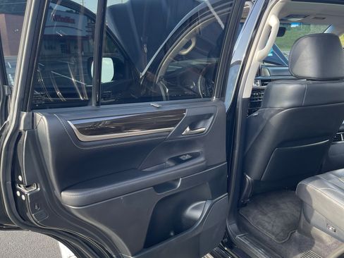 Used 2018 Lexus LX 570 4WD image 14