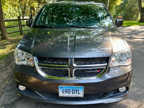 Used 2018 Dodge Grand Caravan SXT FWD image 4