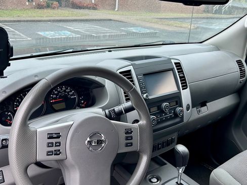 Used 2021 Nissan Frontier SV w/ Midnight Edition Floor Mats image 17