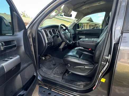 Used 2013 Toyota Tundra 4x4 CrewMax w/ Tow Pkg image 13