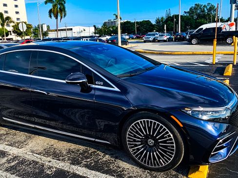 Used 2022 Mercedes-Benz EQS 580 4MATIC Sedan image 4