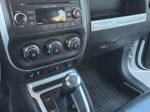 Used 2016 Jeep Compass High Altitude image 10