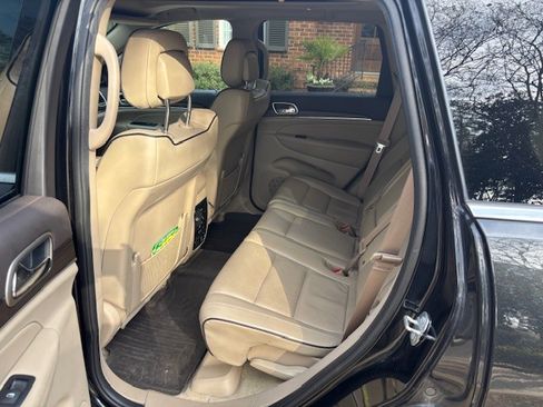 Used 2016 Jeep Grand Cherokee Overland w/ Advanced Technology Group image 8