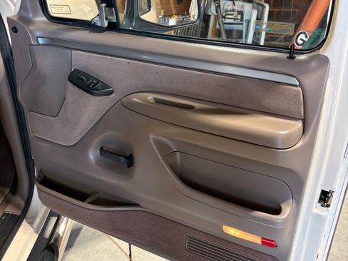 Used 1992 Ford Bronco image 16