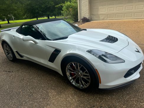 Used 2015 Chevrolet Corvette Z06 w/ 3LZ Preferred Equipment Group RWD image 9