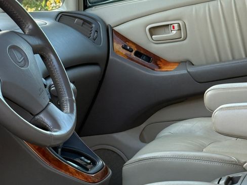 Used 1999 Lexus RX 300 4WD image 10