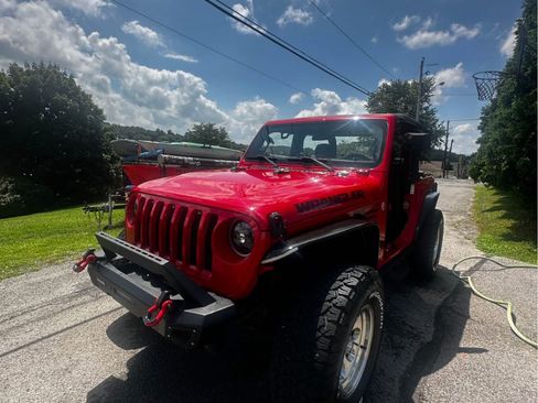 Used 2019 Jeep Wrangler Sport image 2