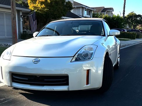 Used 2007 Nissan 350Z Touring RWD image 4