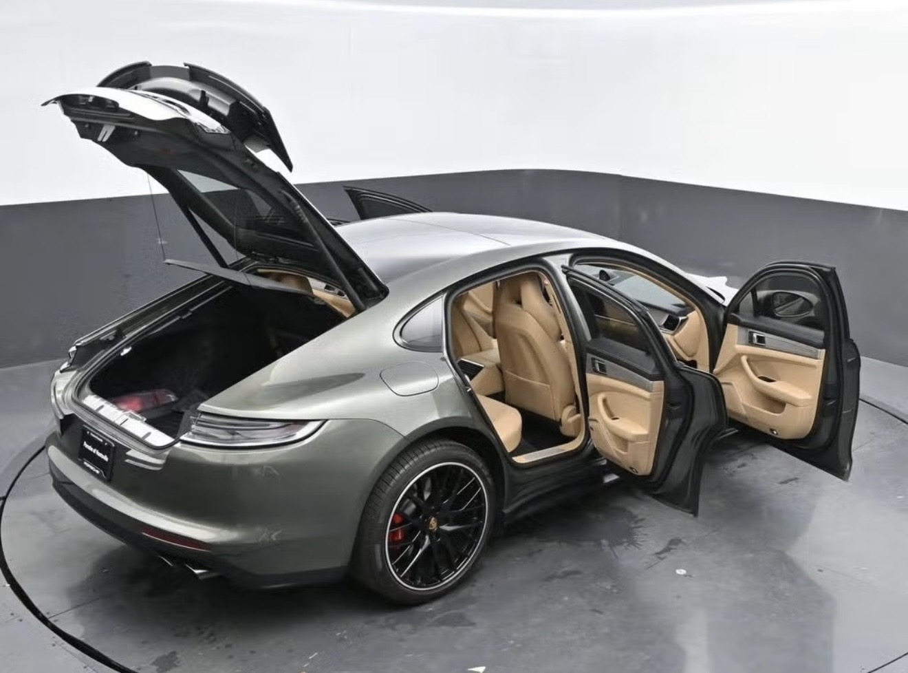Used 2023 Porsche Panamera GTS AWD/4WD image 5