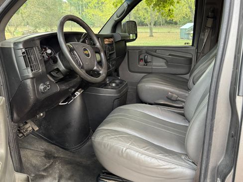 Used 2011 Chevrolet Express 1500 AWD w/ Power Package image 6