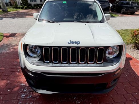 Used 2016 Jeep Renegade Latitude w/ Cold Weather Group AWD/4WD image 8