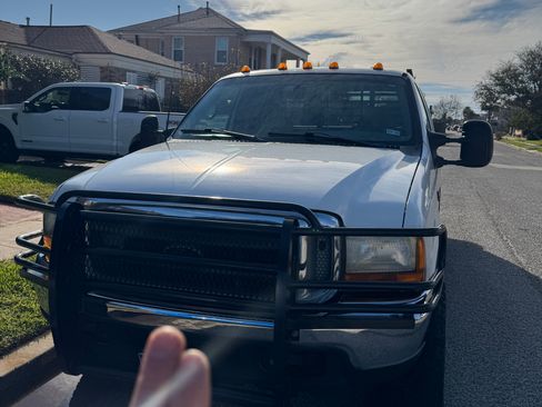 Used 1999 Ford F350 Long Bed image 2