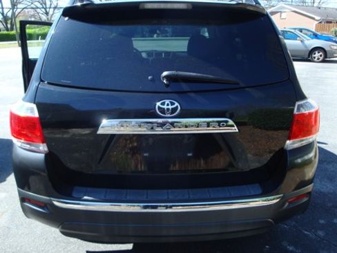 Used 2012 Toyota Highlander Limited w/ Tech Pkg image 26