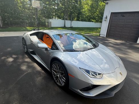 Used 2021 Lamborghini Huracan EVO RWD image 1