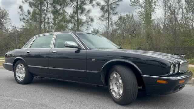Used 2003 Jaguar XJ8 RWD image 1