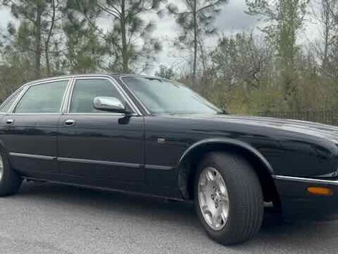 Used 2003 Jaguar XJ8 RWD image 1
