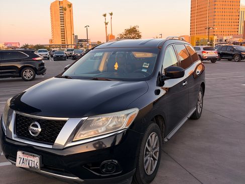 Used 2014 Nissan Pathfinder SV FWD image 15