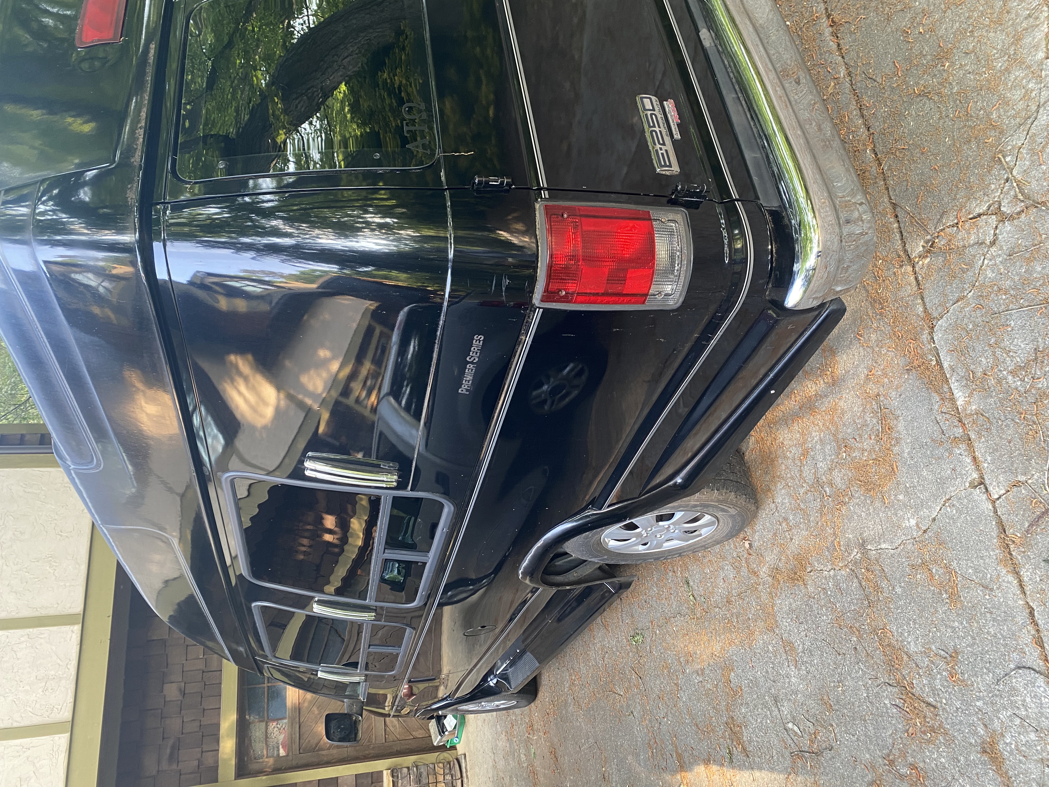 Used 2009 Ford E-250 and Econoline 250 Extended RWD image 5