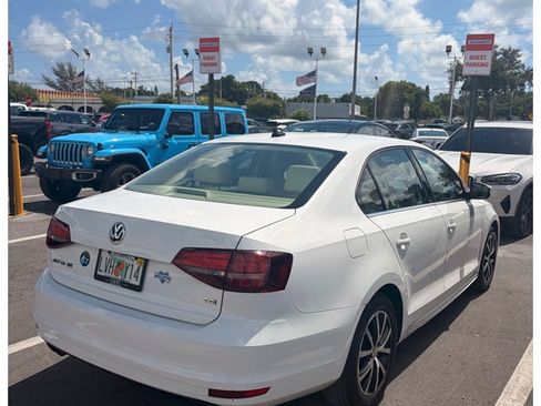 Used 2017 Volkswagen Jetta SE FWD image 11