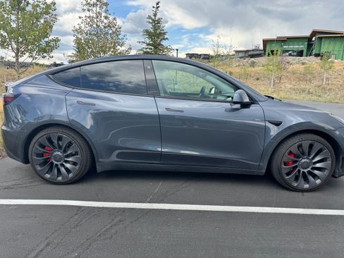 Used 2022 Tesla Model Y Performance AWD/4WD image 5