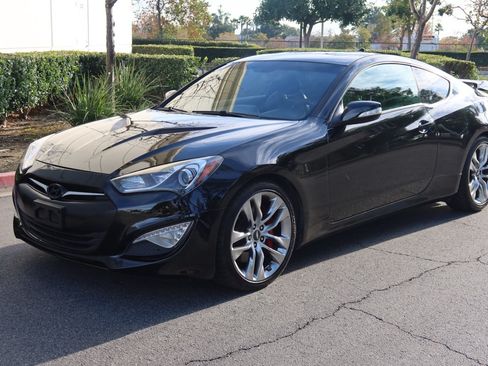 Used 2013 Hyundai Genesis 3.8 image 5