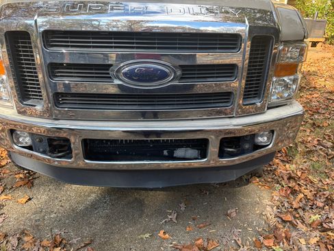 Used 2010 Ford F350 Lariat image 5