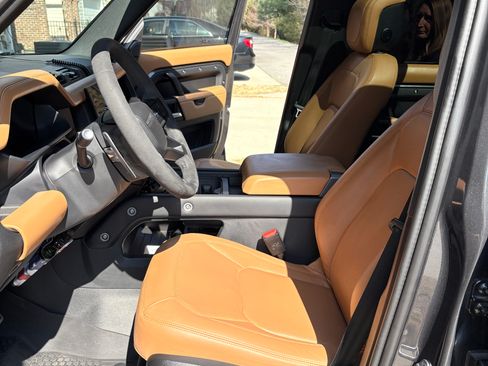 Used 2023 Land Rover Defender 110 Carpathian Edition image 5