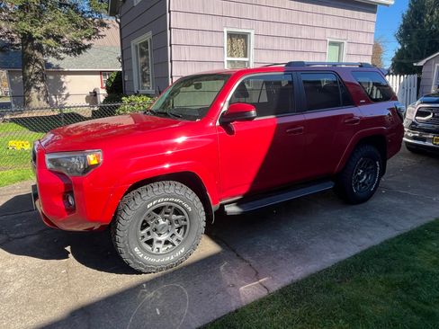 Used 2021 Toyota 4Runner SR5 image 1