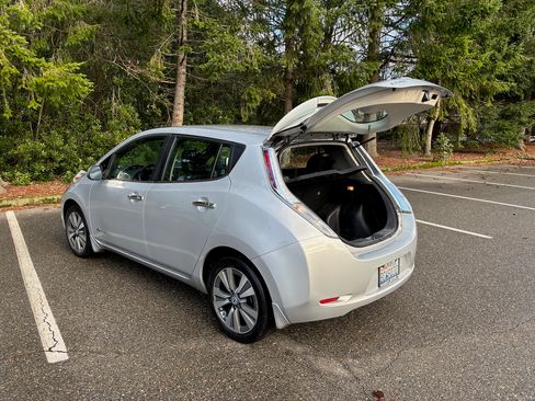 Used 2013 Nissan Leaf SL image 16
