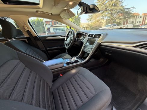 Used 2019 Ford Fusion SE image 5