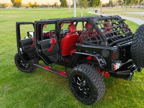 Used 2015 Jeep Wrangler Unlimited Sahara image 6