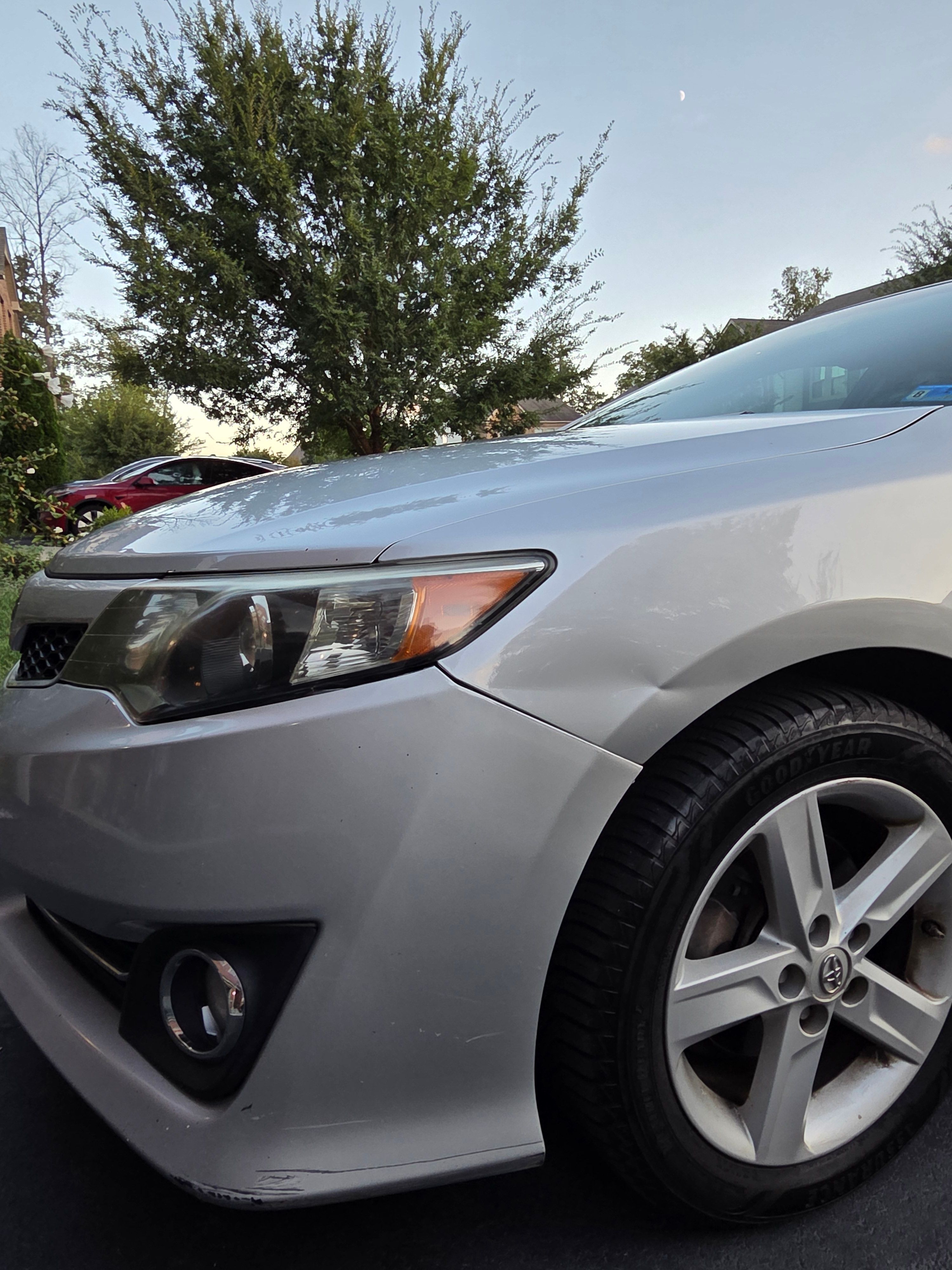 Used 2013 Toyota Camry SE w/ Leather Pkg FWD image 9