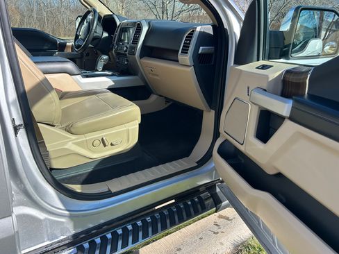 Used 2016 Ford F150 Lariat image 11