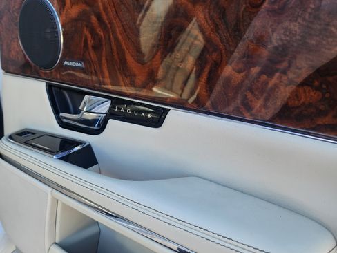 Used 2013 Jaguar XJ AWD image 10