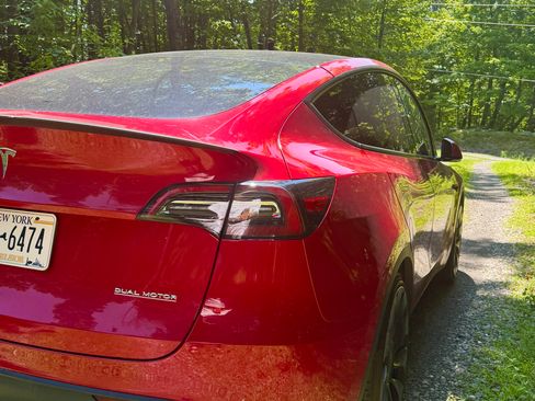 Used 2023 Tesla Model Y Performance AWD/4WD image 8