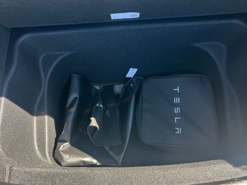 Used 2021 Tesla Model Y Long Range image 24