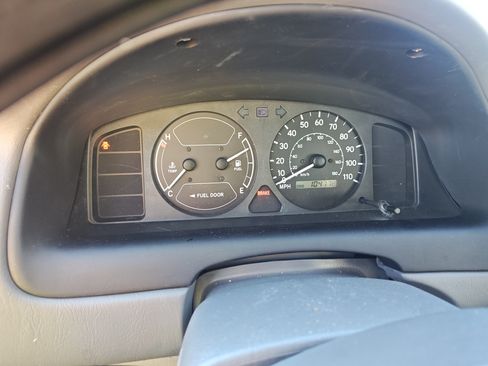 Used 2000 Toyota Corolla CE image 10