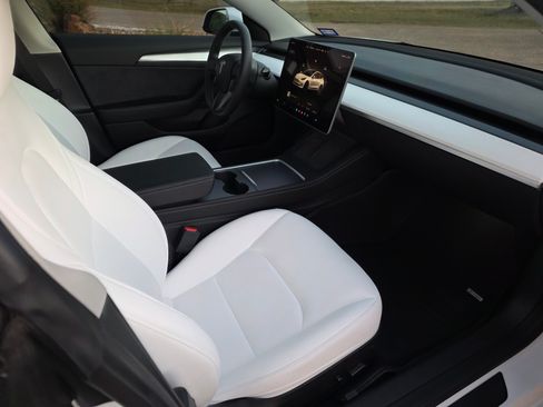 Used 2023 Tesla Model 3 Long Range image 23