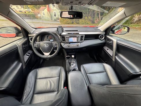 Used 2015 Toyota RAV4 Limited image 16