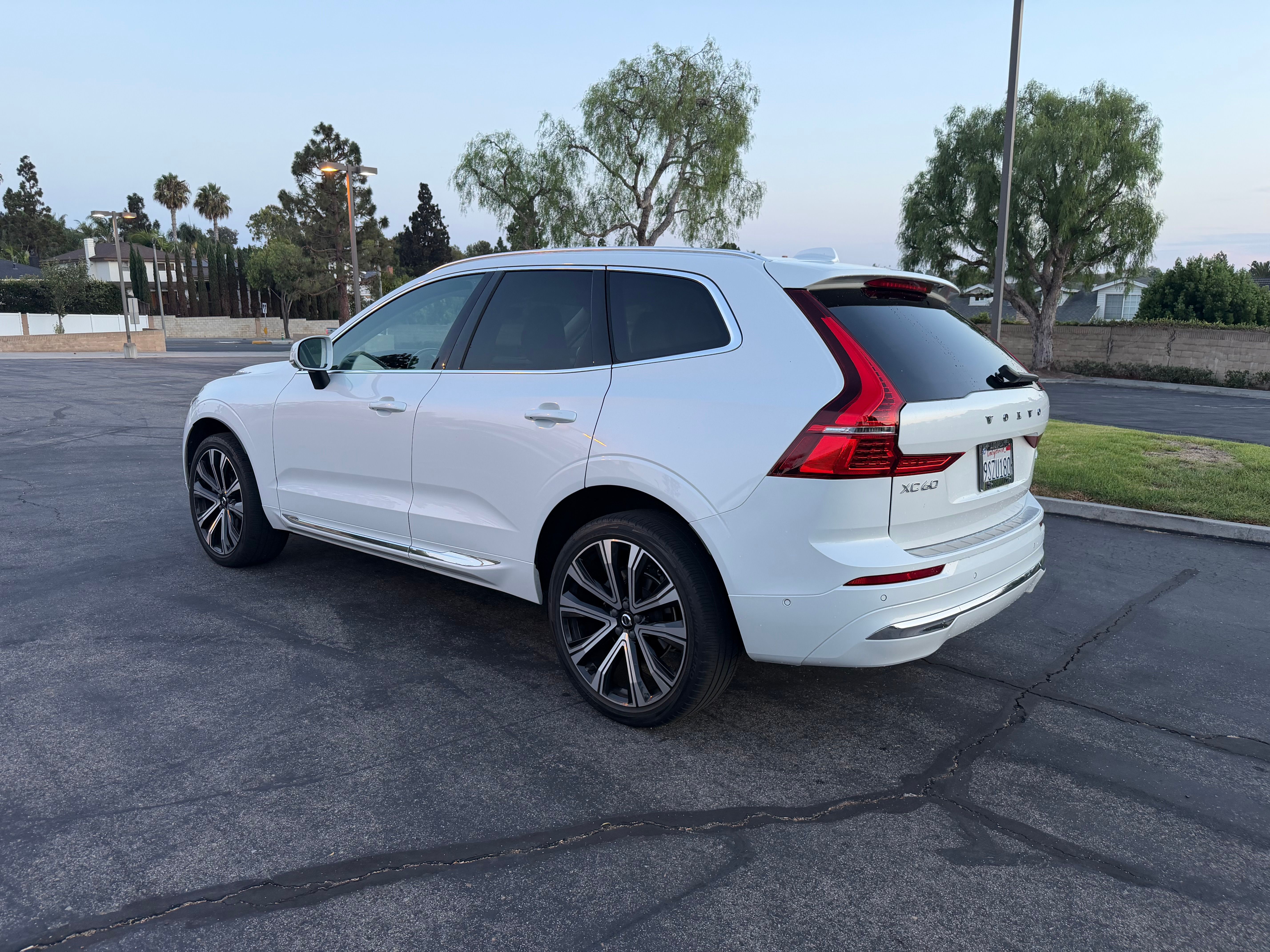 Used 2023 Volvo XC60 B5 Ultimate w/ Climate Package FWD image 13